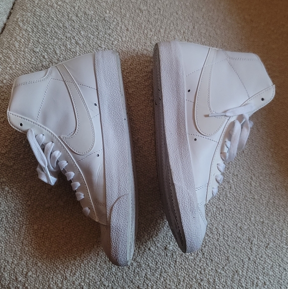 NIKE White Blazer Mid '77 Vintage Sneakers - Picture 4 of 5